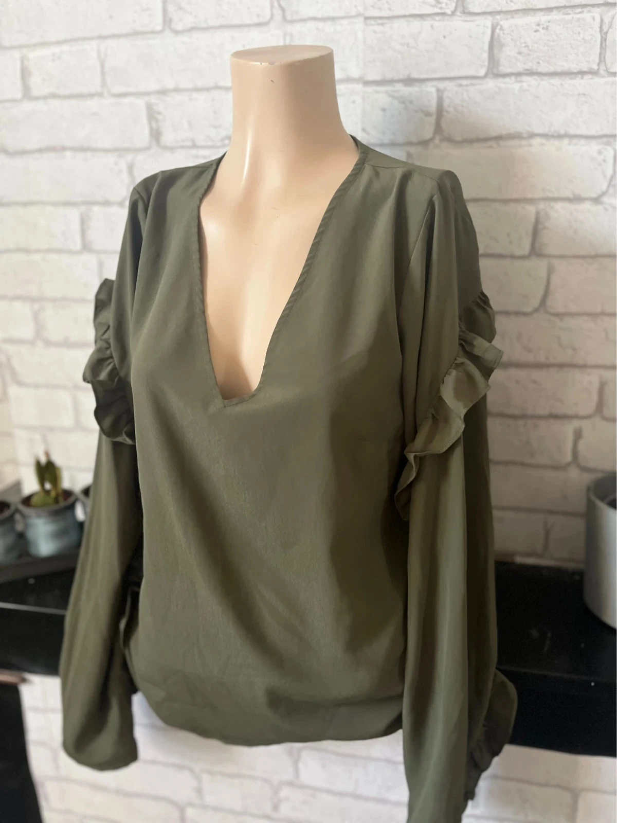 Blusa feminina de mangas compridas com babados – Kiabi – Tamanho 36/38 – photo 2